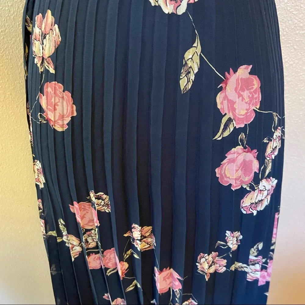 NWOT Lulus Loved By You Navy Blue Floral Print Pleated Chiffon Maxi Dress_4